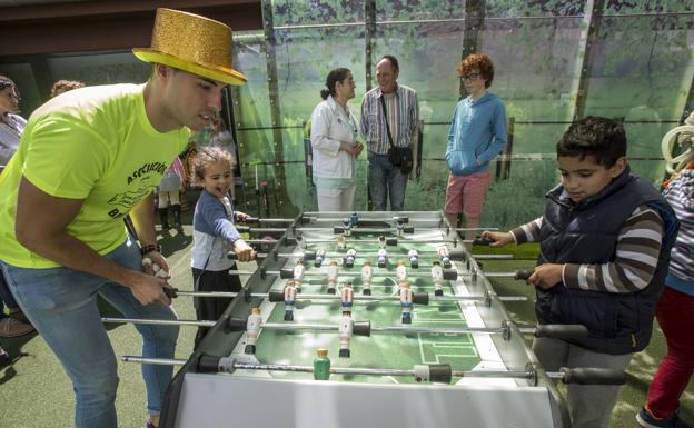 Resuelto el misterio del futbolín desaparecido del parque infantil de Valdecilla