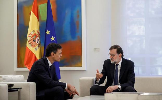 Rajoy y Sánchez se comprometen a dar una respuesta «pactada y proporcional» si hay desafío de Torra