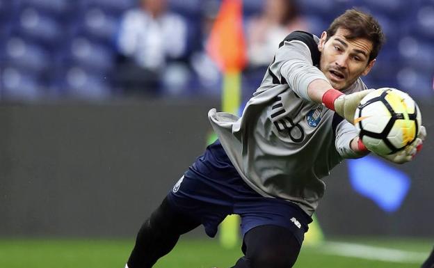 Casillas seguirá otra temporada en el Oporto