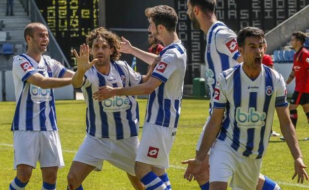 La Gimnástica conquista una victoria que pone el ascenso al alcance de la mano