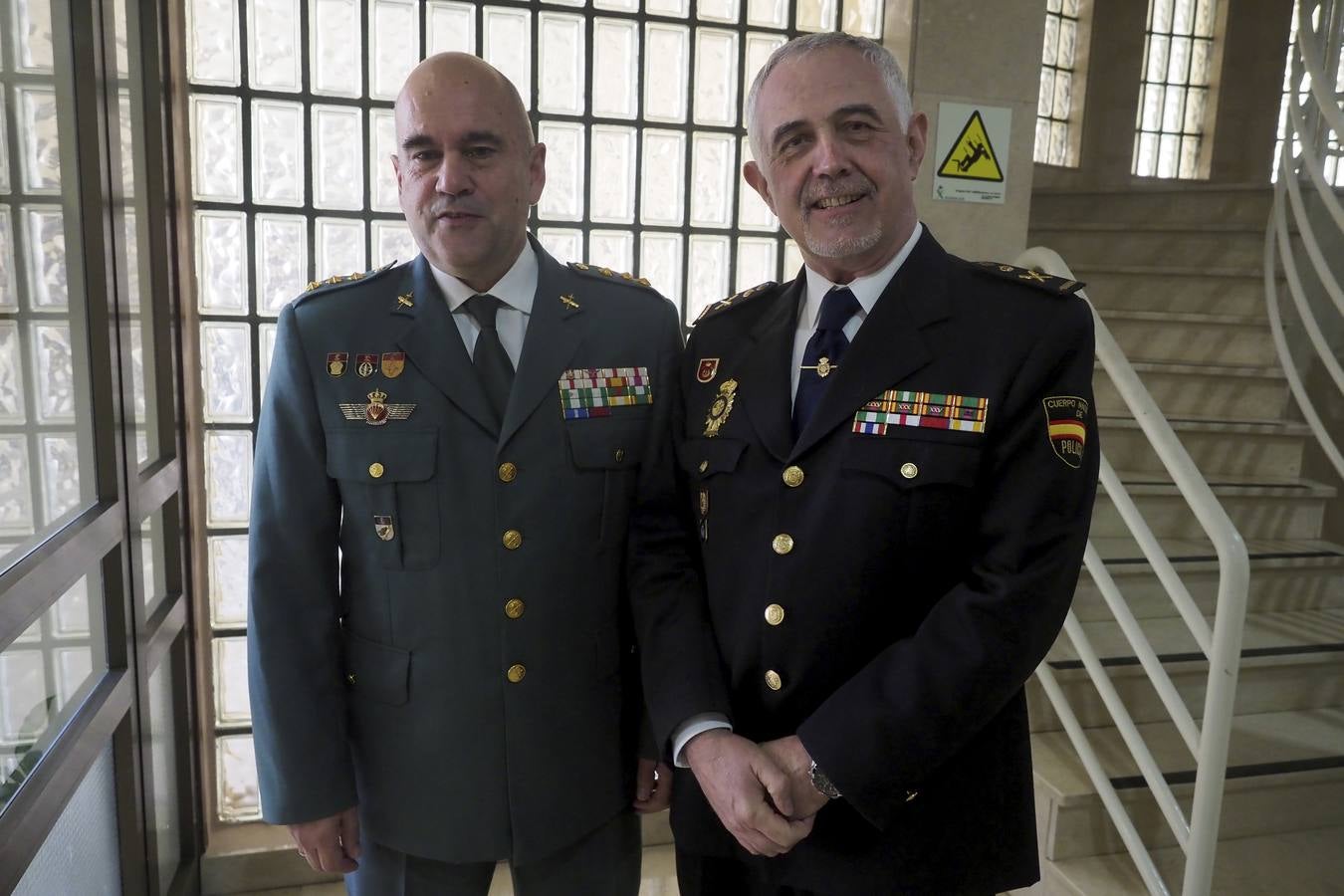 Entrega de medallas y condecoraciones en Cantabria durante la celebración del 174 aniversario de Guardia Civil