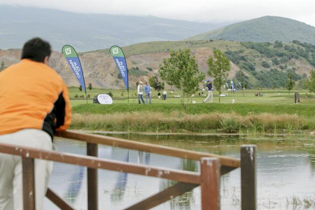 Cantur proyecta la construcción de 24 bungalós en el campo de golf de Nestares