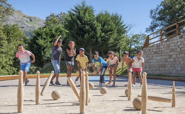 Valles Pasiegos presenta un proyecto de promoción de los bolos en la comarca