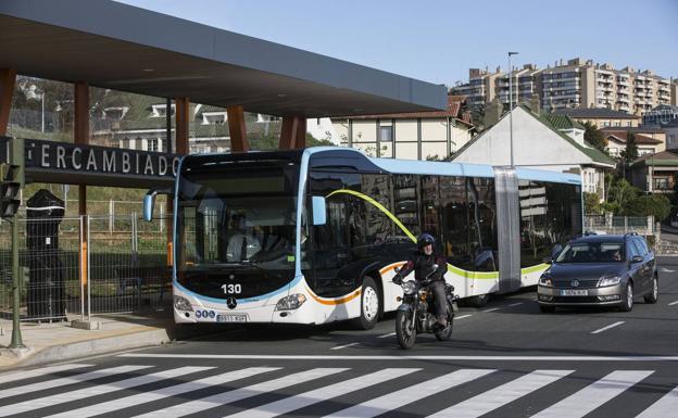 Igual estudia usar los autobuses articulados para comunicar las playas en verano