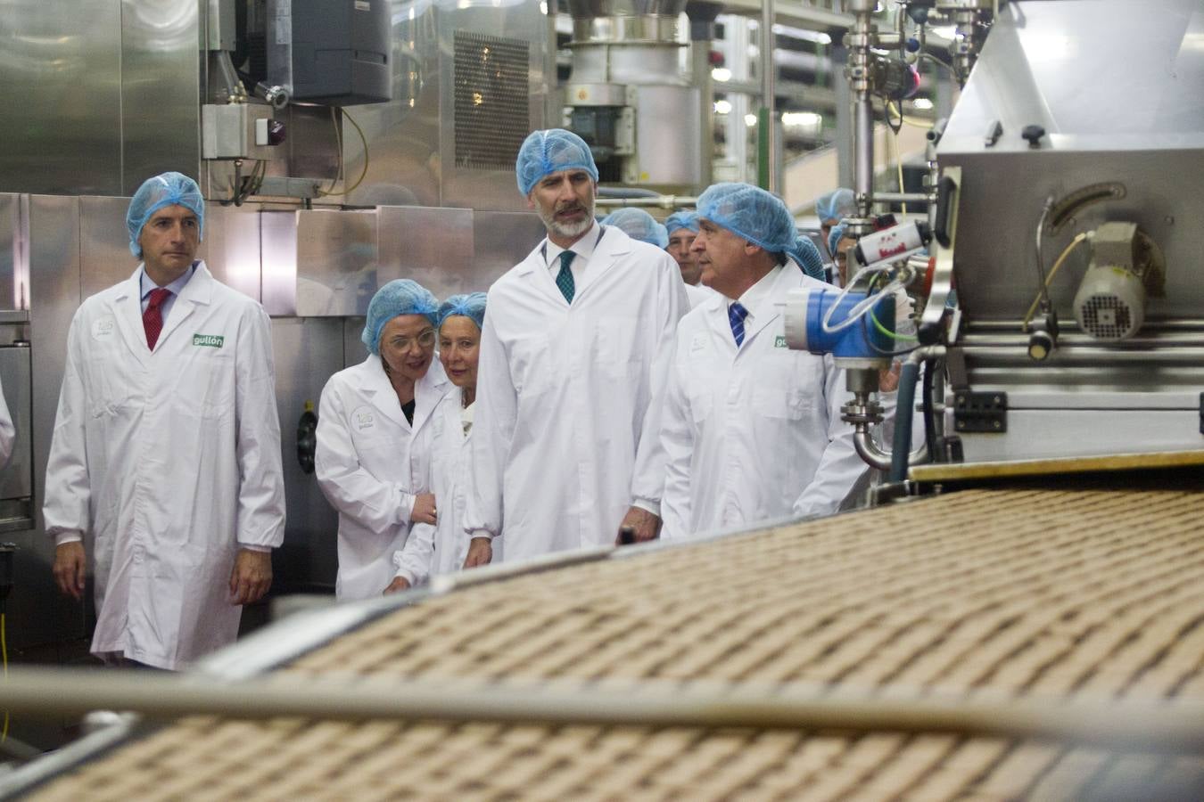 Felipe VI visita la fábrica de Galletas Gullón en Aguilar de Campoo