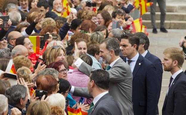 Calurosa acogida al Rey Felipe VI en su visita a Reinosa y Sidenor