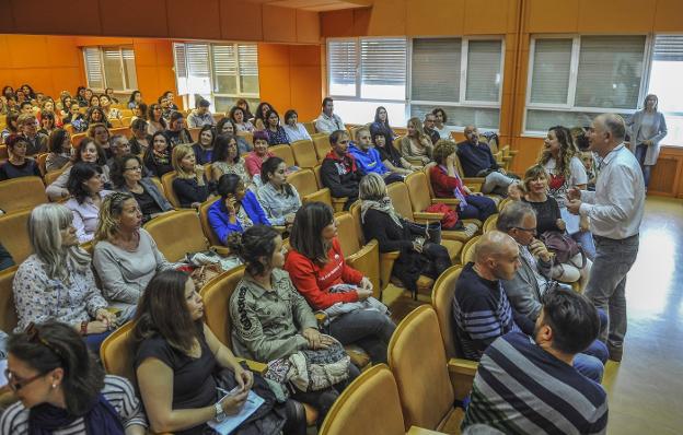 Los maestros anuncian dos días de huelga en junio si se amplía la jornada reducida