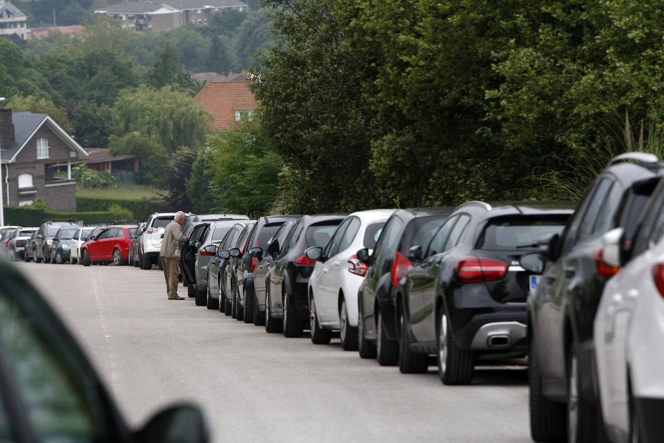 Aparcar en Sierrallana, toda una odisea