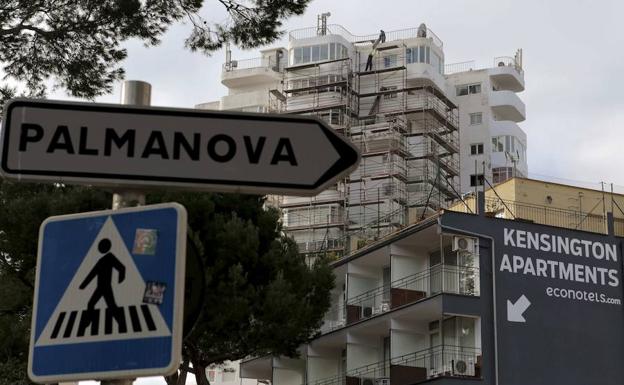 Fallece un joven irlandés tras caer de unos apartamentos en Magaluf