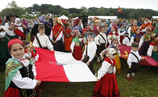 La bandera regional no ha podido ondear en el Día Infantil de Cantabria