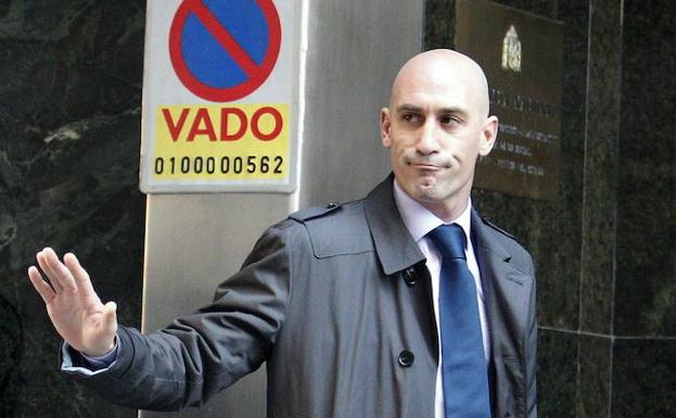 Rubiales descubre un escándalo en la Federación de dos millones de euros