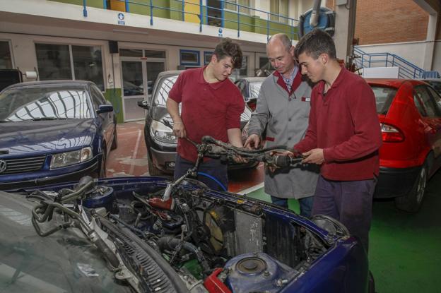 El 86% de los titulados el pasado año en FP trabajan o realizan una formación superior