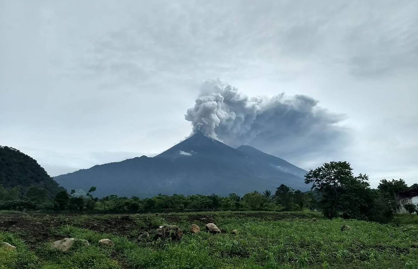 Volcán en erupción