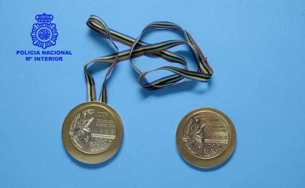 El ladrón de las medallas olímpicas las tenía colgadas en su cuarto