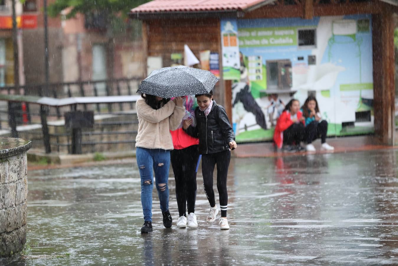 Una tormenta deja en Santander 18 litros de agua por metro cuadrado en menos de dos horas