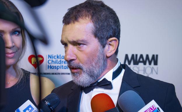 Antonio Banderas: «Salma Hayek mantuvo silencio para protegernos de Weinstein»