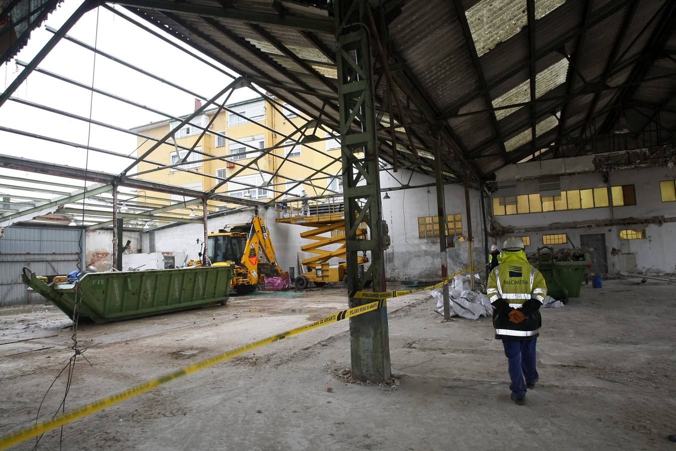 Demolición de los antiguos talleres municipales de Campuzano