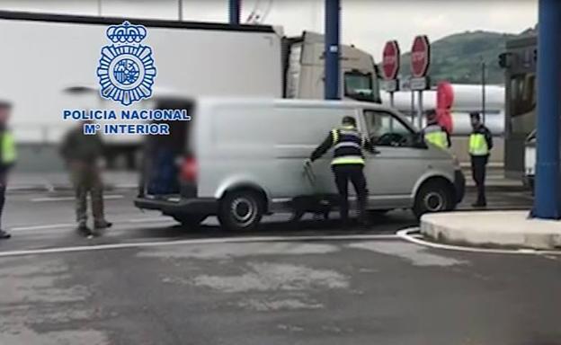 La Policía Nacional refuerza el Puerto de Santander para frenar a los inmigrantes albaneses