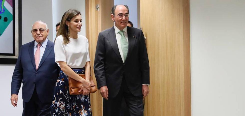 Las faldas midi de flores, la gran apuesta de doña Letizia