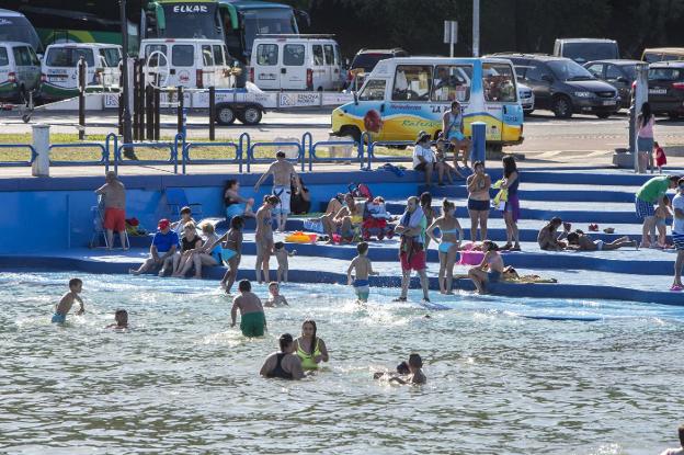 La playa de Punta Parayas da por iniciada su temporada de verano