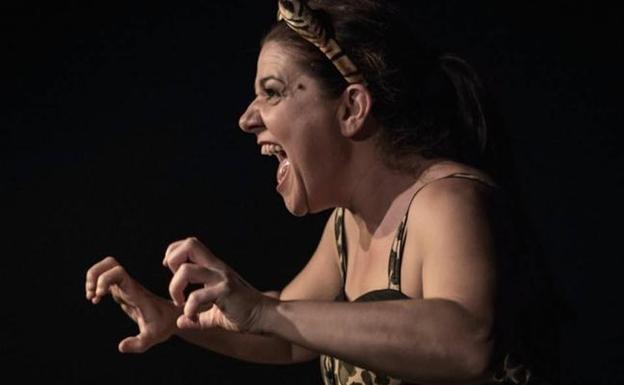 El teatro unipersonal llega a Castro Urdiales con un viaje por Guinea, Madrid y México