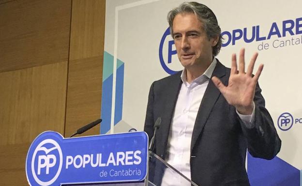 De la Serna descarta su candidatura a liderar el PP y apoyará a Sáenz de Santamaría