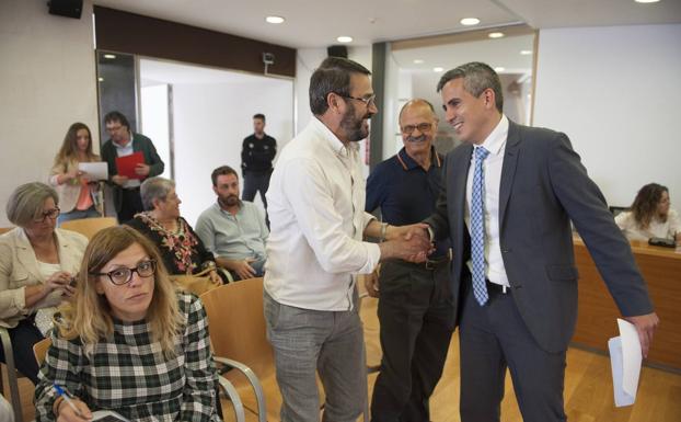Zuloaga promete «seguir trabajando por Bezana» en su despedida como alcalde