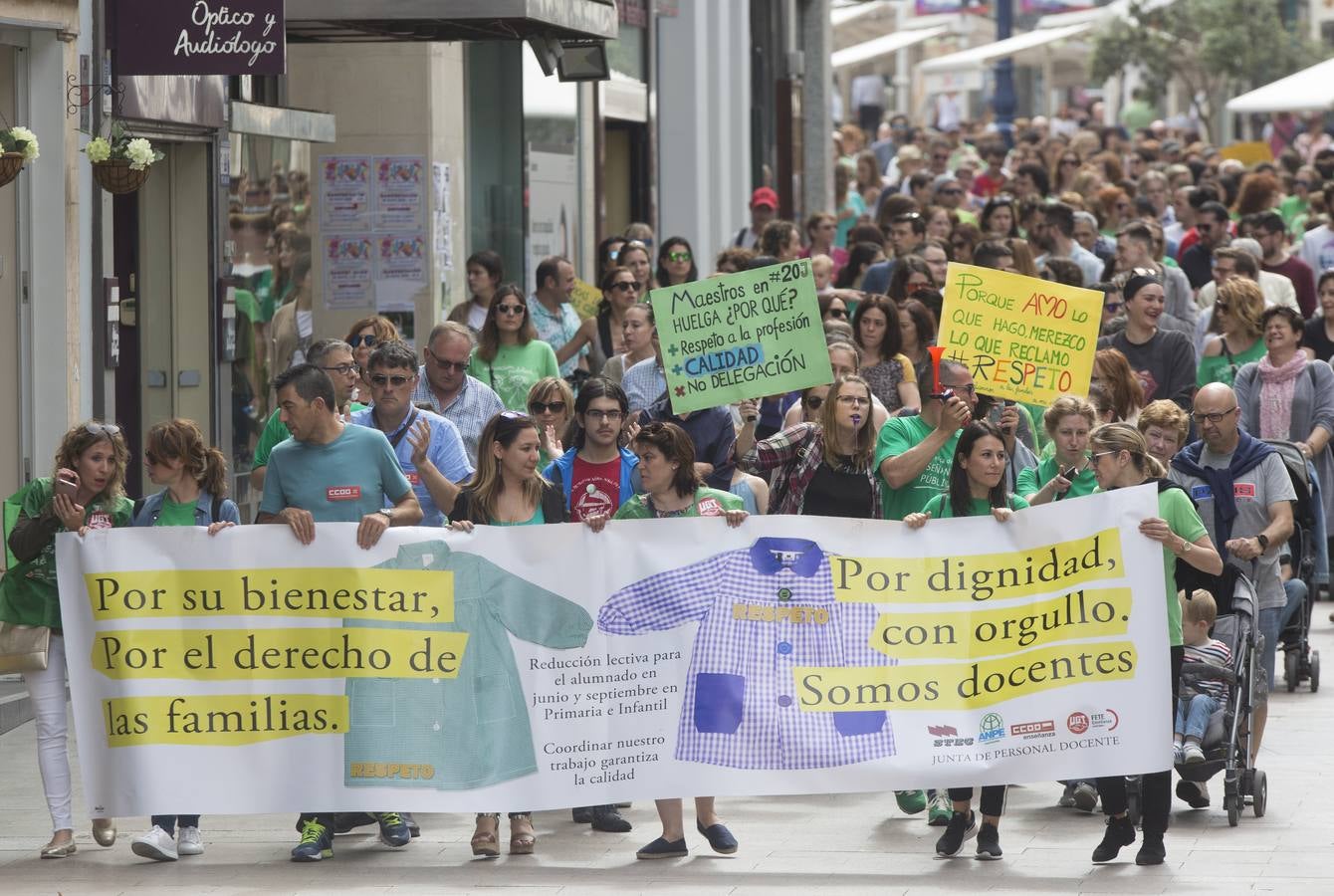 Más de un millar de docentes se manifiesta en Santander