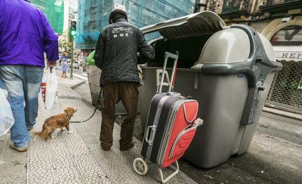 La pobreza baja en Cantabria pero crecen las desigualdades entre ricos y pobres