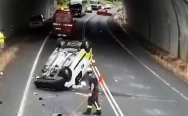 Un herido leve en un nuevo accidente en la carretera más peligrosa de Cantabria