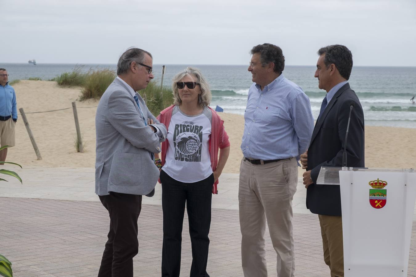 Laura Revuelta y los pioneros del surf en Cantabria ya tienen sus estrellas en Somo