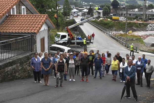 Un centenar de vecinos de Los Corrales, aislados por el corte del puente Ranero