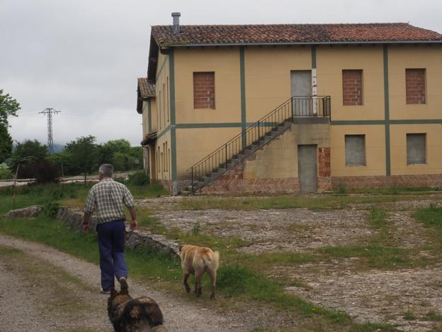 El Centro Medioambiental de La Lastra cumple quince años de abandono