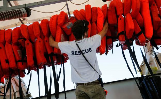 Llegan a Cantabria los primeros cinco refugiados procedentes del 'Aquarius'