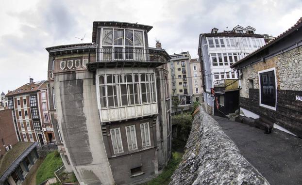 El Palacete Cortiguera se cae a pedazos