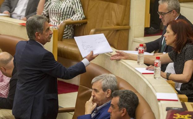 Revilla renuncia al AVE a Reinosa que propuso De la Serna y apuesta por el tren de altas prestaciones