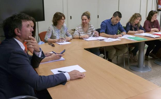 Los docentes piden al presidente de Consejo Escolar que medie con Mañanes sobre el calendario