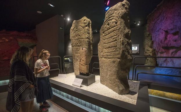 El Mupac presta algunas obras de arte mueble paleolítico al Museo de Alicante