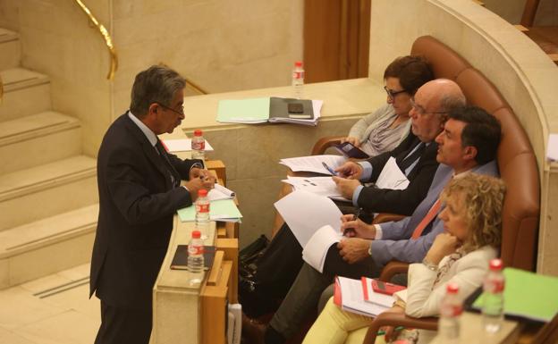 El Parlamento prohibe negociar con Higuera para eludir que entre en la cárcel