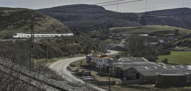 «El PRC jamás va a renunciar al AVE a Cantabria, el resto son interpretaciones»