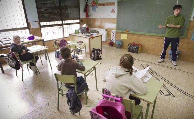 Los profesores amenazan con hacer huelga por el calendario el primer día de clase