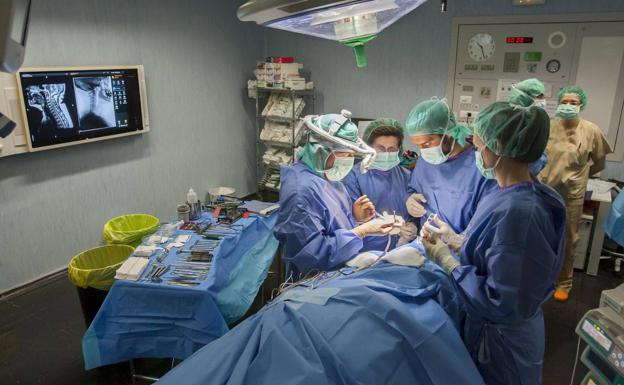 La espera media para ser operado en Cantabria baja a 71 días, el mejor dato de la serie histórica