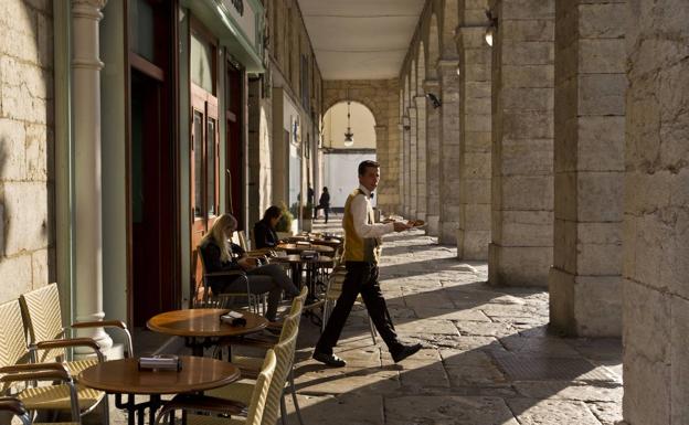 Cantabria lidera el descenso del paro en junio con 2.521 desempleados menos