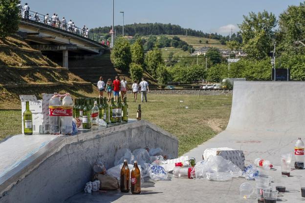 Los vecinos piden acabar con el botellón en las zonas de La Asunción, La Viesca y Sierrapando