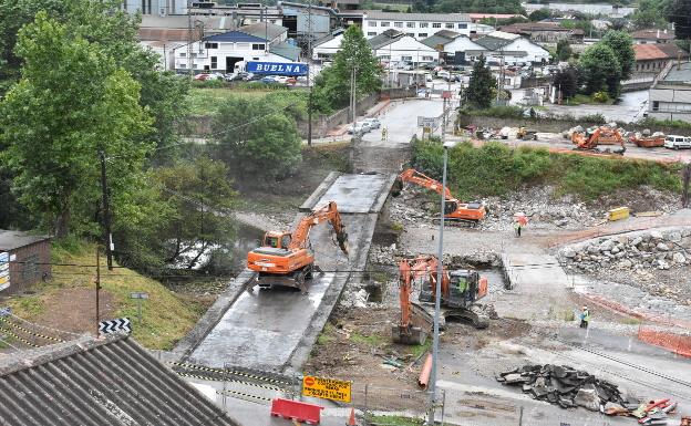 El puente del Matadero ya es historia en Los Corrales