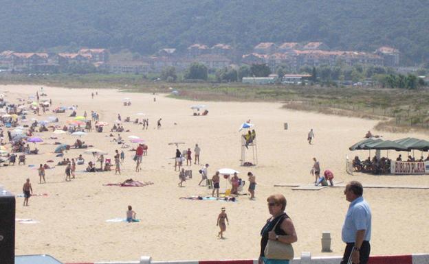 Más de 300 jugadores compiten este fin de semana en el V Torneo de Voley Playa de Noja