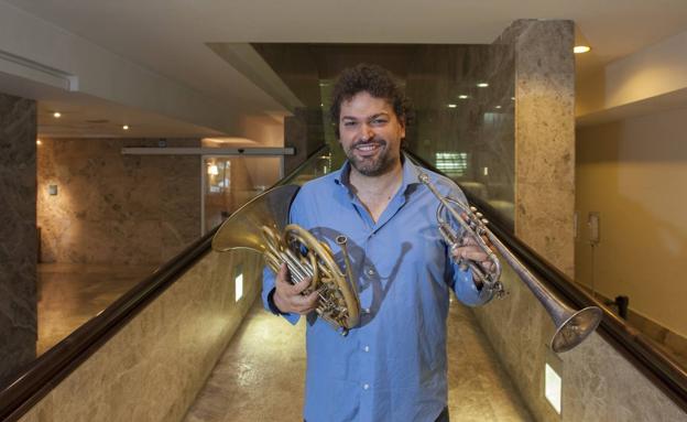 «Hay que tocar con la sencillez de un niño, cuando creces entra en juego la ambición»