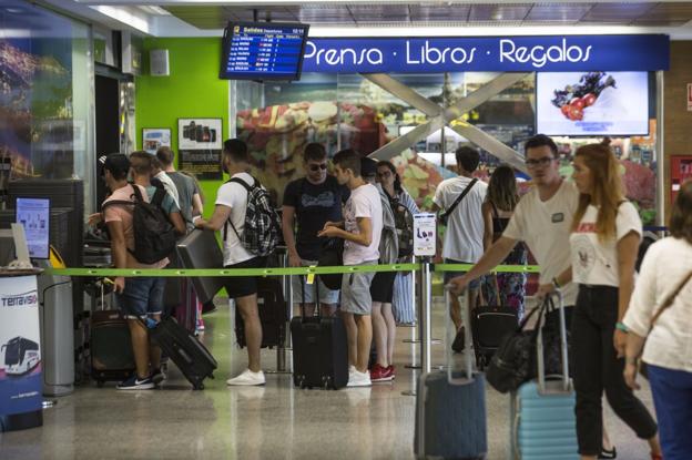 El Seve afronta su semana grande: 30.000 pasajeros y 188 vuelos