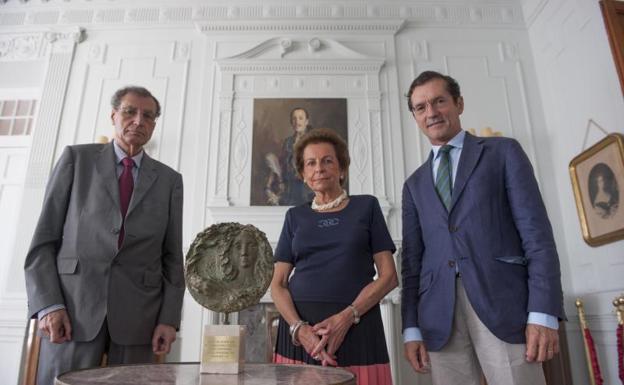 El doctor Fernández-Rañada, premio Plaza Porticada por su «ejemplaridad y generosidad»