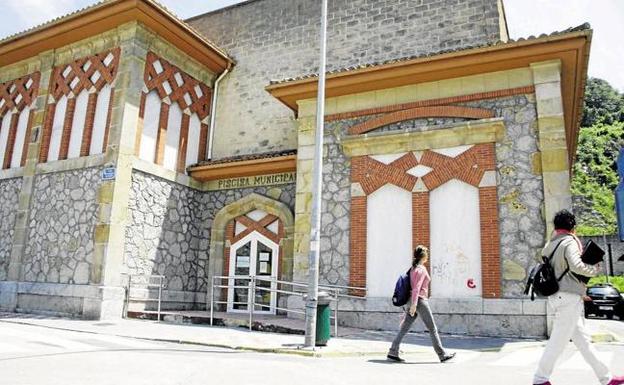 Laredo no puede aprobar la partida para la piscina por la falta de interventor